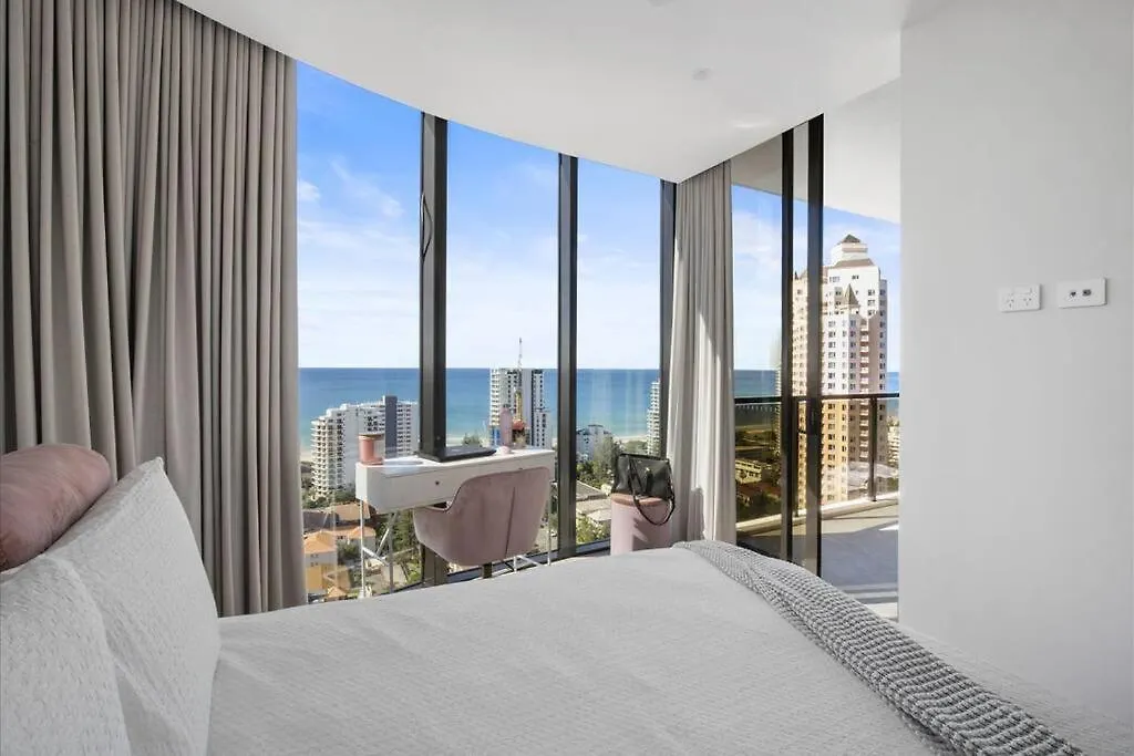 Broadbeach Elegant Apartment With Views! Gold Coast Australia
